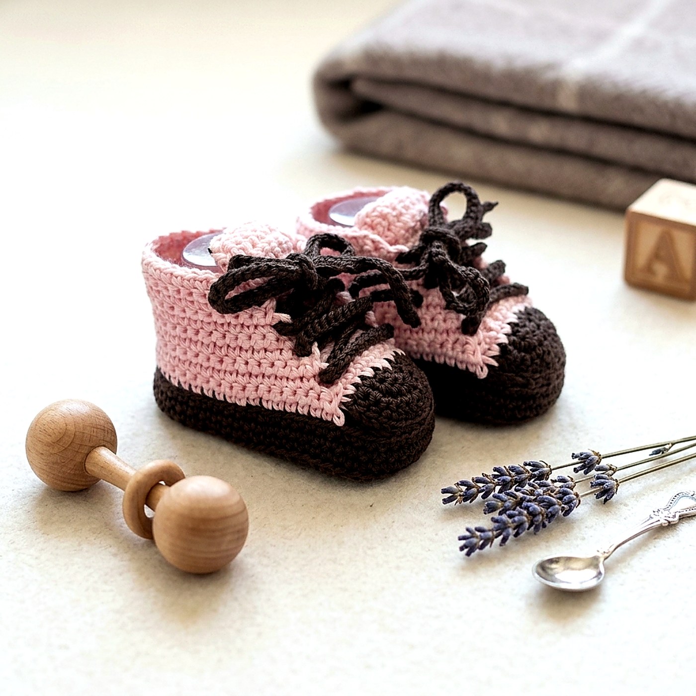 Bota Serie Chocolate artesanal en crochet - imagen 4