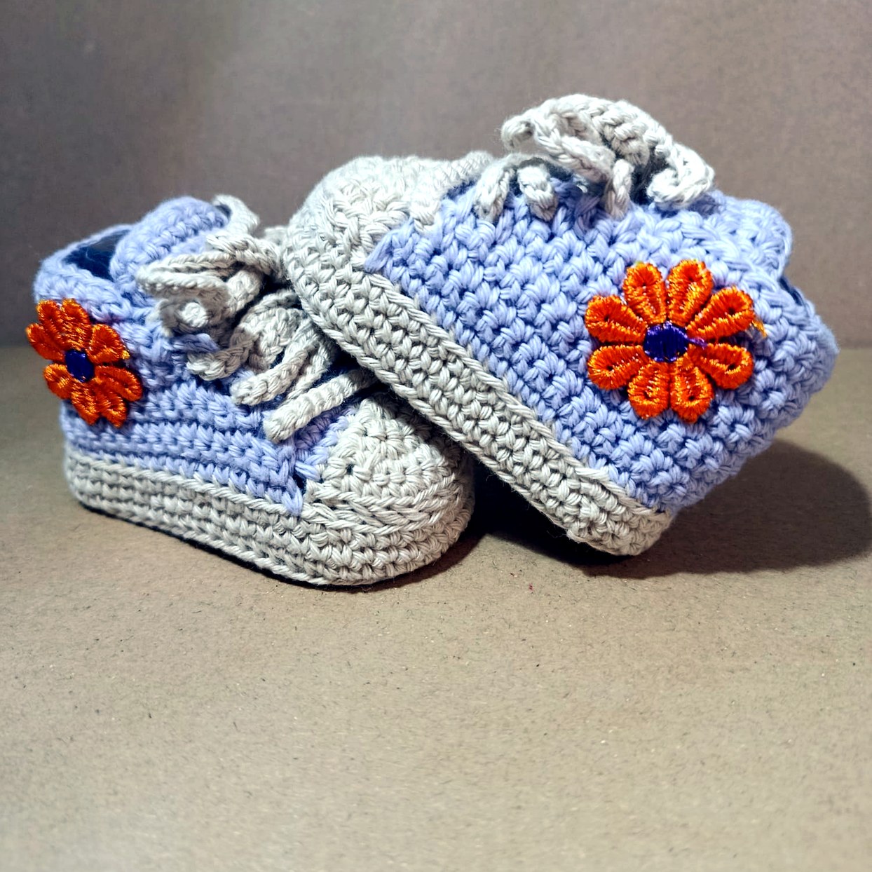 Patuco Primavera artesanal en crochet - imagen 1